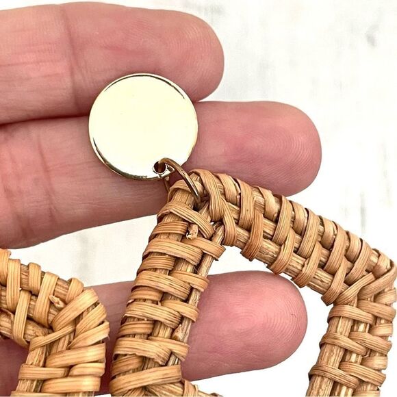 Tan and gold tone square statement earrings - Picture 7 of 10